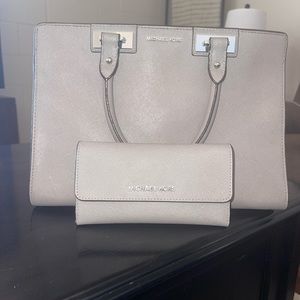 Sliver / light grey MK purse with match Trifold wallet